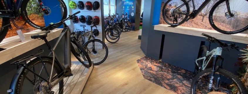 In'Pulsion signe un bel agencement de boutique pour le magasin Cycles Hors Cadre dans les Yvelines