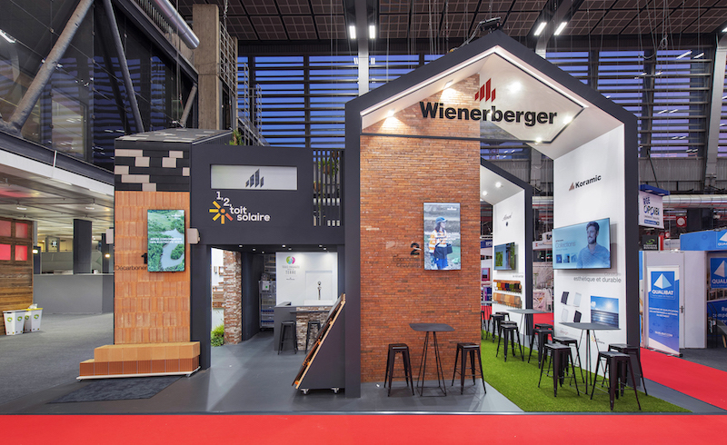 Photo du stand sur mesure réalisé par In'Pulsion pour son client Wienerberger, leader sur les matériaux de construction. Salon BATIMAT