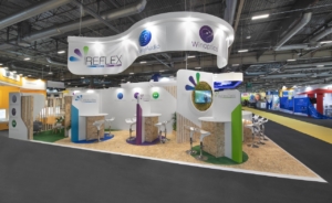 Photo d'un stand réalisé par In'Pulsion pour le Groupe REFLEX, spécialisé en logiciel pour les métiers d'optique, stand SILMO