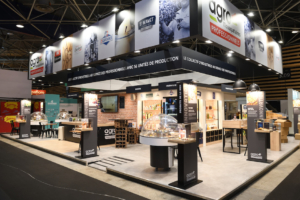 Photo d'un stand sur mesure Agromousquetaires au SIRHA, agencement de stand optimal réalisé par In'Pulsion