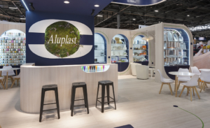 Photo du stand d'exposition réalisé par In'Pulsion pour Aluplast au salon All4Pack