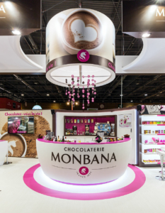 photo d'un stand réalisé pour le chocolatier Monbana par In'Pulsion, standiste SIAL