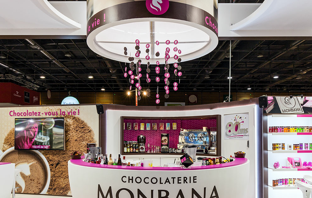 photo d'un stand réalisé pour le chocolatier Monbana par In'Pulsion, standiste SIAL