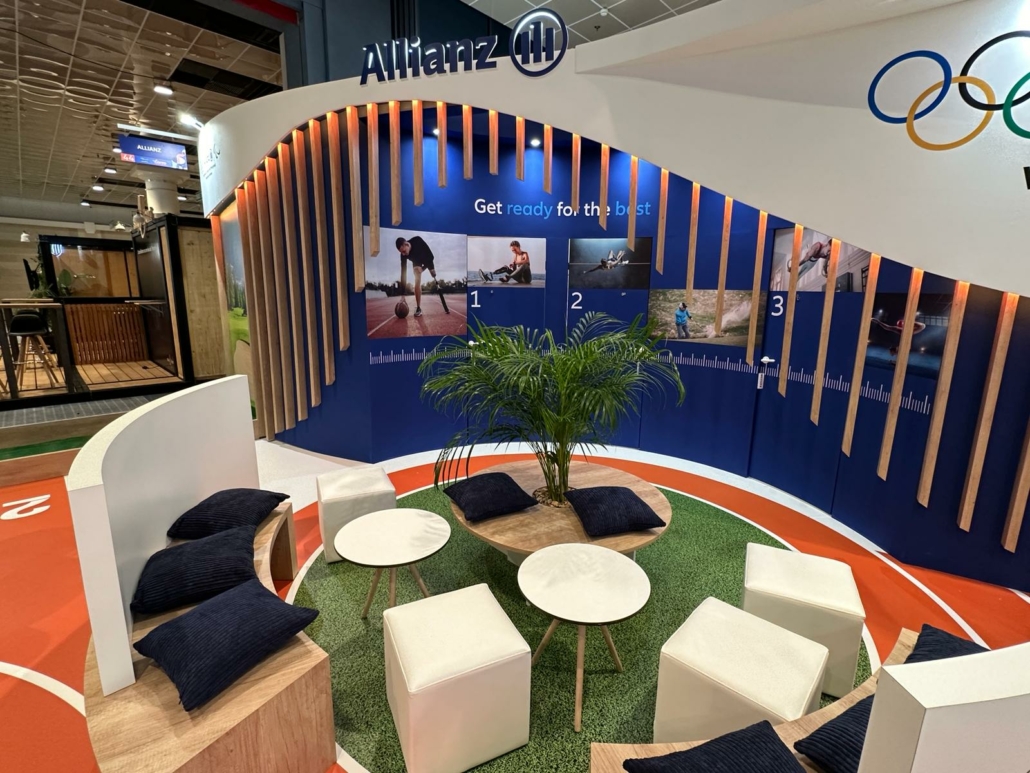 photo du stand événementiel sur le thème des JO Paris 2024, réalisé pour Allianz par le standiste créatif In'Pulsion