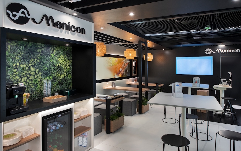 Photo du stand réalisé par le vision In'Pulsion, standiste SFO, pour un Congrès pour la société Menicon